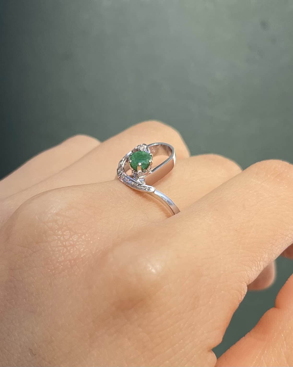 Bague Tourbillon Emeraude &amp; Diamants "Hortense" - Elliade Paris