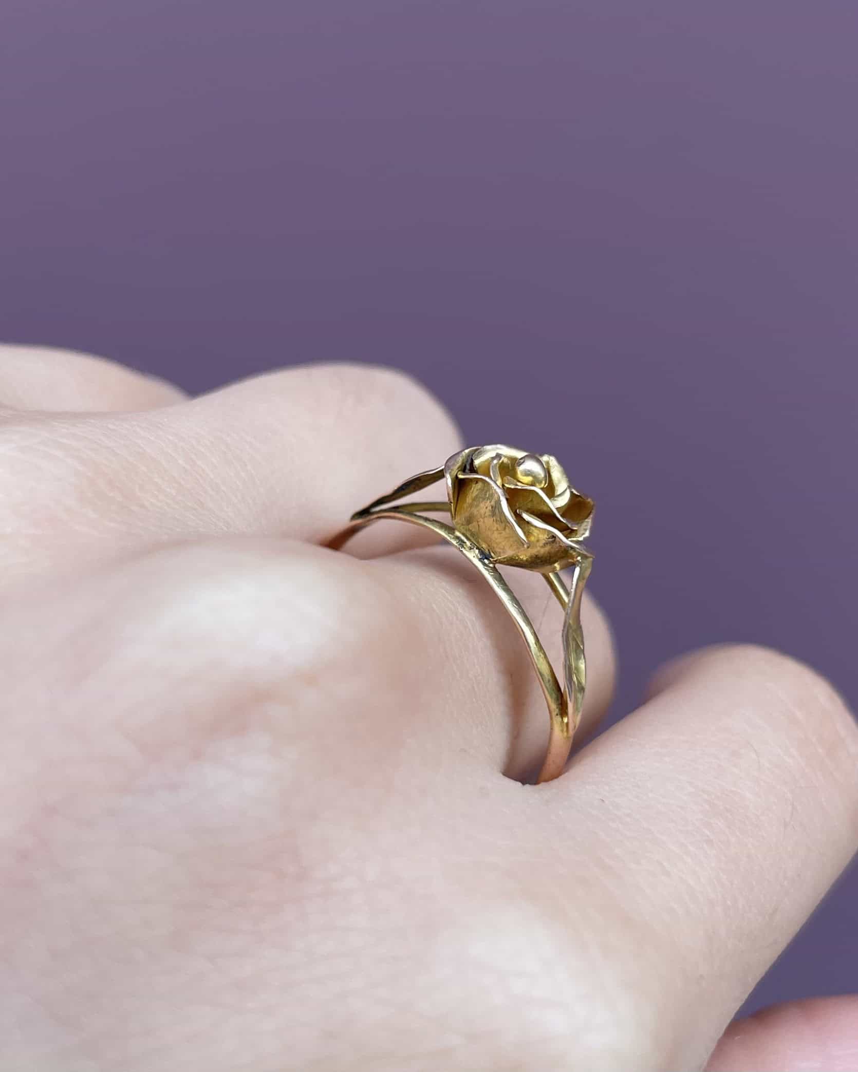 Anillo de flor "Faustyn" de oro amarillo de 18 quilates