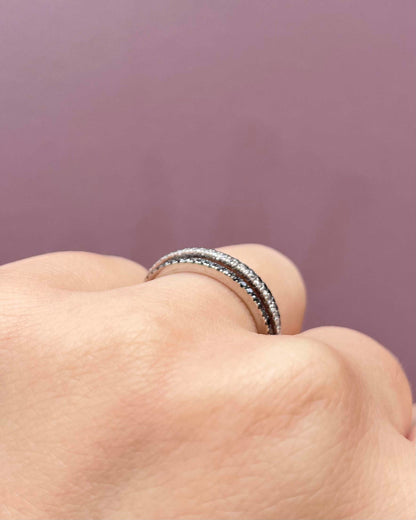 Bague rivière de diamants blancs et noirs “Stéphanie”