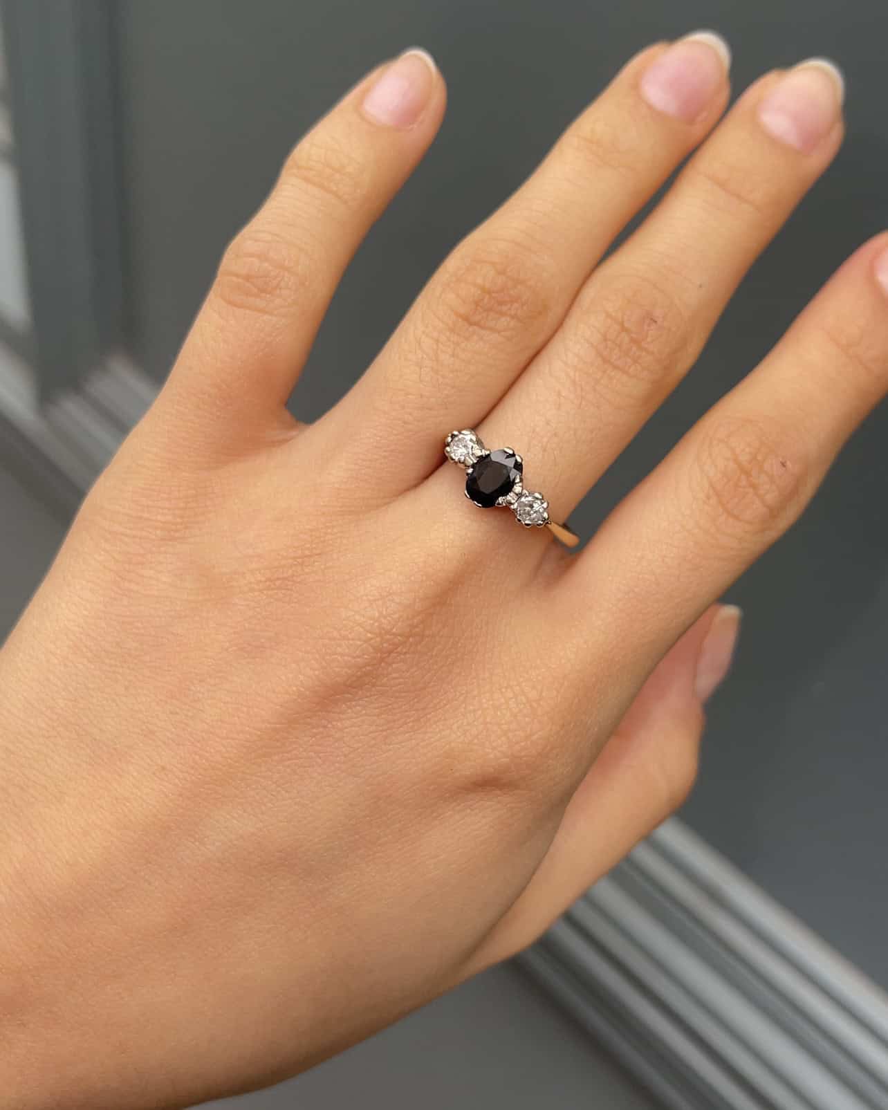 Bague Trilogie Saphir 1 carat &amp; Diamants 0.30 carat "Kyle" - Elliade Paris