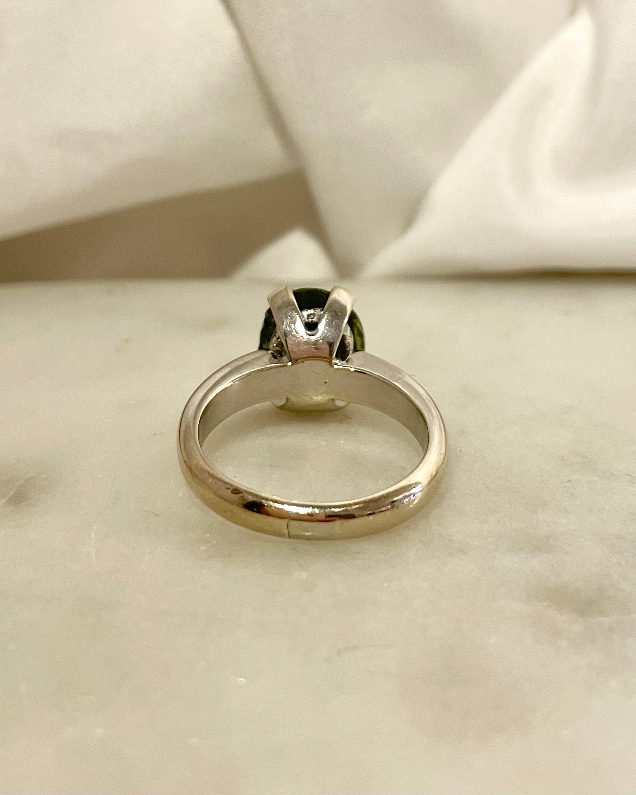 Bague Solitaire Saphir Vert 5.65 carats &quot;Rirae&quot;