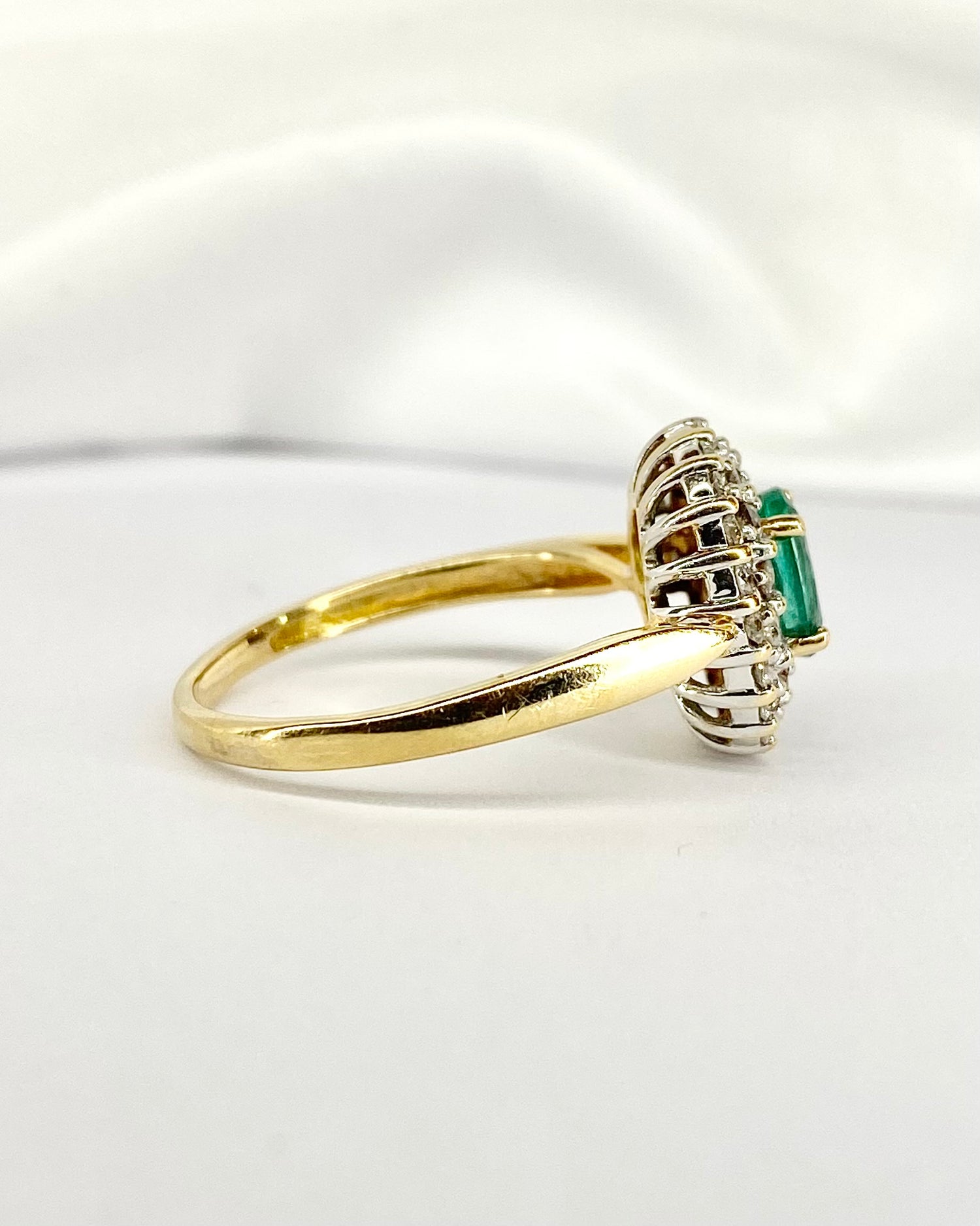 Bague Marguerite Émeraude 0.70 carat &amp; Diamants 0.44 carat "Lia"