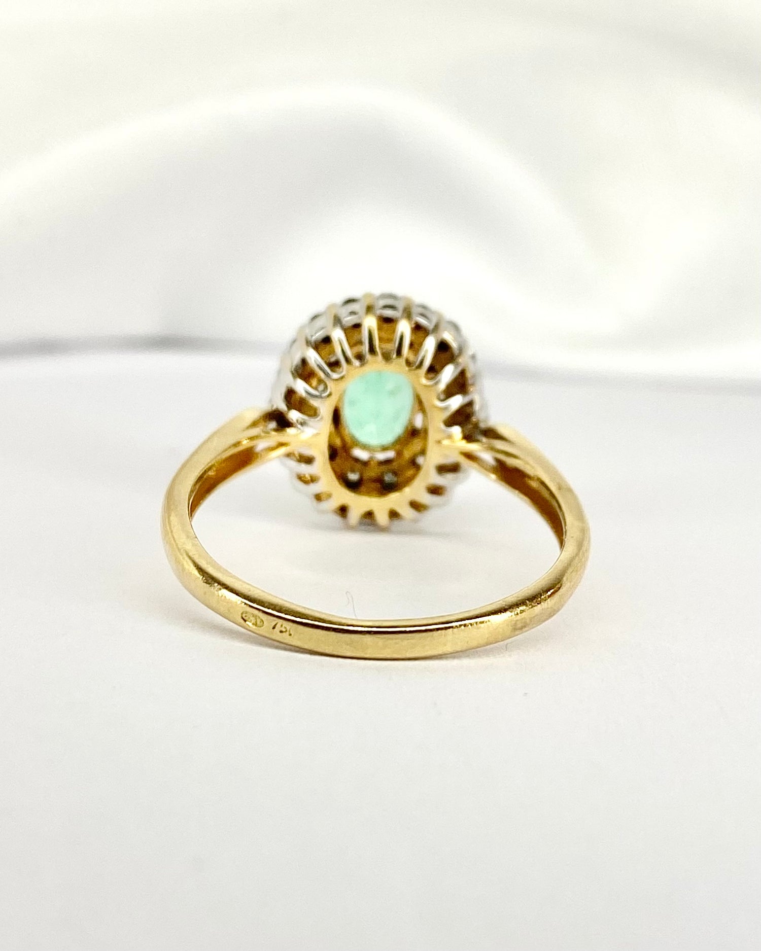 Bague Marguerite Émeraude 0.70 carat &amp; Diamants 0.44 carat "Lia"