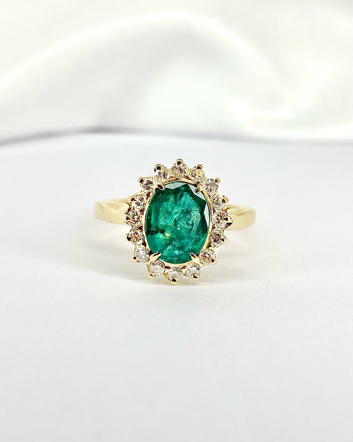 Bague Marguerite Émeraude 1.20 carat &amp; Diamants 0.48 carat "Maelys"