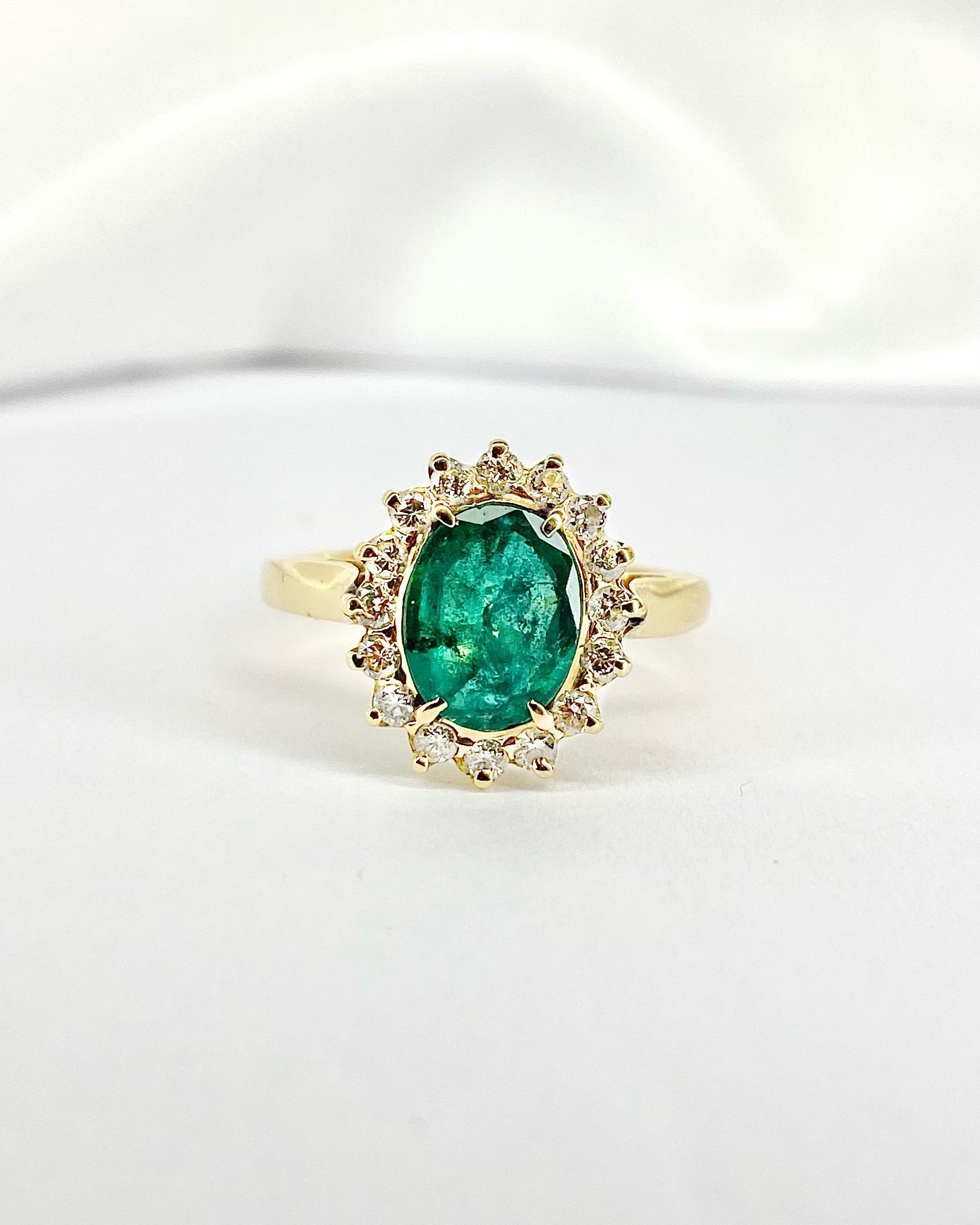 Bague Marguerite Émeraude 1.20 carat &amp; Diamants 0.48 carat "Maelys"