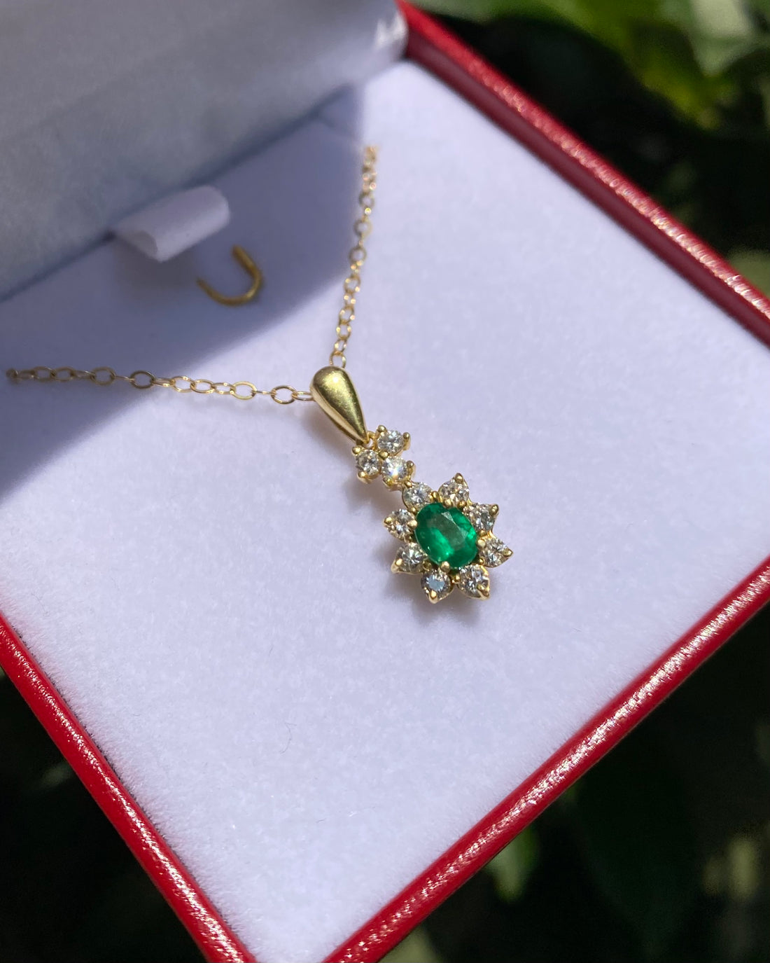 Pendentif Marguerite Emeraude 0.48 carat &amp; Diamants &quot;Aveline&quot;